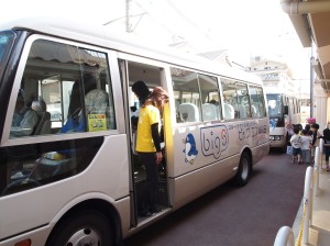 とれぞあ保育園　スイミングへ