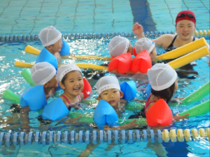 とれぞあ保育園　スイミング１